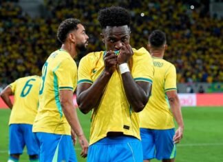 Brasil joga contra o Egito no último amistoso antes do Mundial Jogadores da Seleção Brasileira em campo antes do amistoso Brasil x Egito