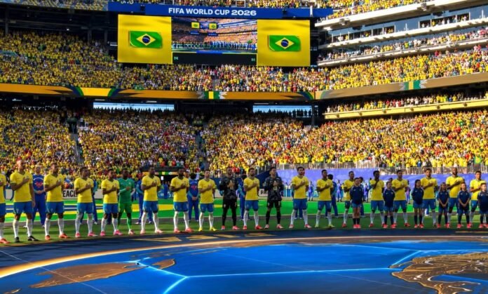 Hino Nacional Brasileiro emociona torcida na Copa 2026 Seleção Brasileira e torcida cantam o Hino Nacional Brasileiro antes de partida da Copa 2026