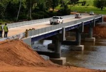 Ponte liberada no Cone Sul melhora acesso pela RO-495 Ponte RO-495 com tráfego liberado sobre o Rio Pimenta Bueno no Cone Sul de Rondônia.