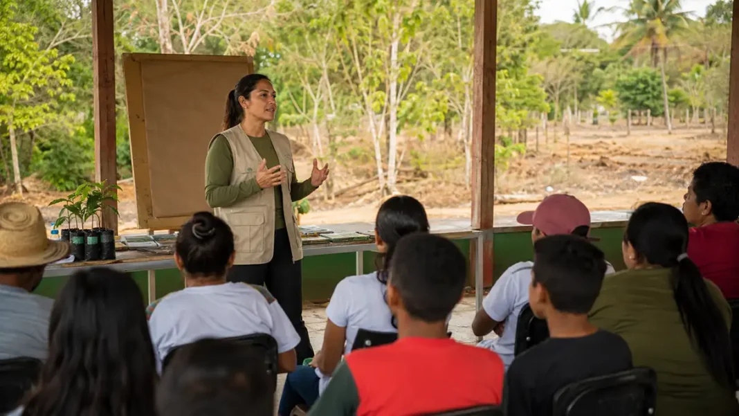 Sedam leva orientações contra queimadas a escolas e áreas rurais em Rondônia