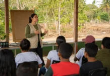Sedam leva orientações contra queimadas a escolas e áreas rurais em Rondônia Ação educativa sobre queimadas em Rondônia com estudantes e orientação ambiental