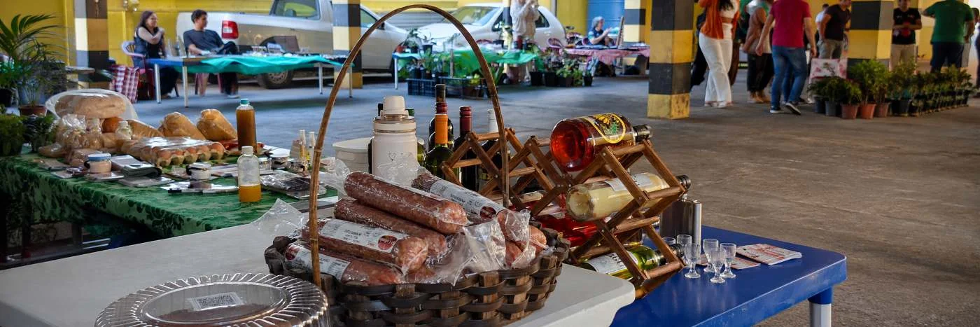 Feira da Semed valoriza pequenos negócios em Porto Velho Servidor empreendedor em Porto Velho expõe alimentos e artesanato em feira da Semed