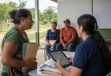 CAF em Porto Velho: veja documentos e onde buscar atendimento Cadastro da Agricultura Familiar é explicado a produtor durante atendimento rural em Porto Velho.