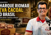 Imagem editorial do episódio do PodRondônia com Carlos Henrique de Oliveira, gestor comercial da Charque Riomar, sobre a história da empresa de Cacoal, expansão nacional, segurança alimentar, logística, cultura organizacional, inovação e empreendedorismo em Rondônia. Carlos Henrique de Oliveira participa do PodRondônia sobre Charque Riomar em Rondônia, expansão nacional e segurança alimentar
