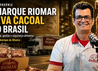 Imagem editorial do episódio do PodRondônia com Carlos Henrique de Oliveira, gestor comercial da Charque Riomar, sobre a história da empresa de Cacoal, expansão nacional, segurança alimentar, logística, cultura organizacional, inovação e empreendedorismo em Rondônia. Carlos Henrique de Oliveira participa do PodRondônia sobre Charque Riomar em Rondônia, expansão nacional e segurança alimentar