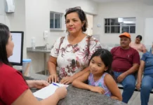 Corujão da Saúde atende casos leves à noite em Porto Velho Corujão da Saúde recebe mãe e criança durante acolhimento noturno em unidade de Porto Velho.