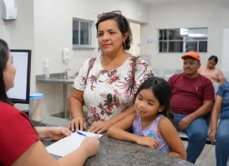 Corujão da Saúde atende casos leves à noite em Porto Velho Corujão da Saúde recebe mãe e criança durante acolhimento noturno em unidade de Porto Velho.