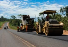 Recuperação da RO-473 avança com serviços entre Teixeirópolis e Urupá Recuperação da RO-473 com máquinas trabalhando entre Teixeirópolis e Urupá