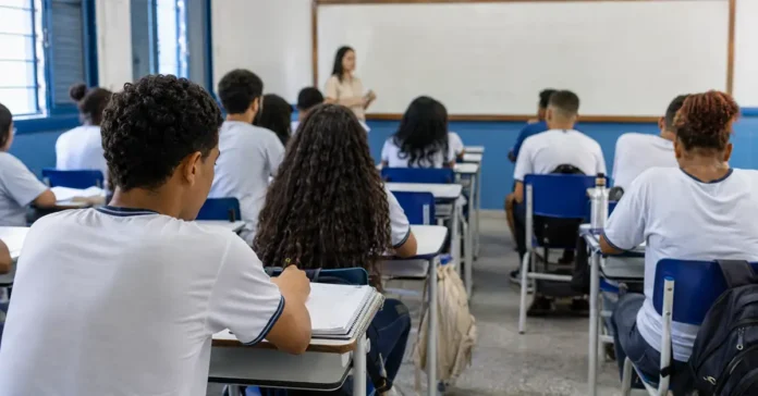 Pé-de-Meia 2026 orienta estudantes de Rondônia sobre frequência escolar e pagamento