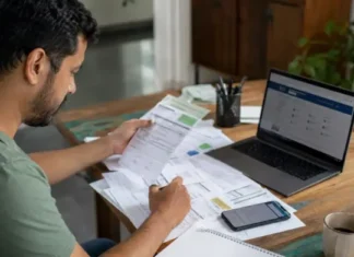 Refis 2026 em Porto Velho tem prazo final para negociar dívidas municipais Refis 2026 em Porto Velho orienta contribuinte com documentos, boletos e notebook sobre a mesa