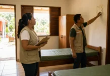 MPF pede melhorias urgentes em Casai de Cacoal e Ji-Paraná Imagem editorial representa profissionais avaliando quartos, instalações e condições de acolhimento em uma Casa de Apoio à Saúde Indígena de Rondônia.