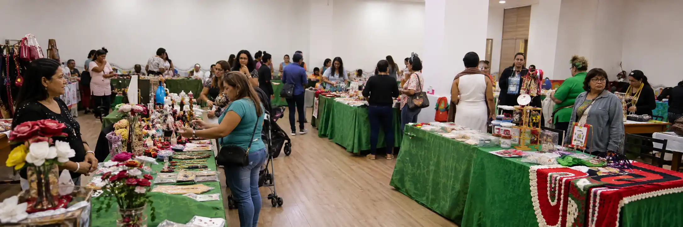 Empreendedoras apresentam produtos em feira de Porto Velho Expositoras apresentam produtos durante a Feira Mulher do Norte em Porto Velho.