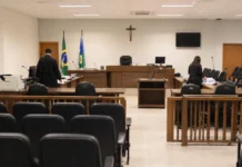 Nova Mamoré terá seu primeiro júri desde a instalação da comarca; outros três julgamentos começam dia 12. Plenário preparado para o primeiro júri popular da Comarca de Nova Mamoré.