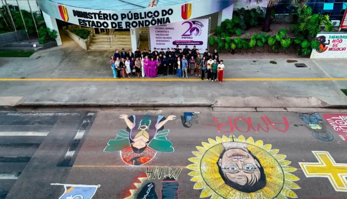Rua das Penhas reúne artistas e pinturas de conscientização contra a violência às mulheres em Porto Velho.