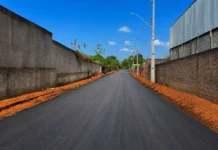 Asfalto chega ao Nova Esperança após quase 30 anos de espera em Porto Velho Asfalto no Nova Esperança em trecho de rua pavimentada no bairro de Porto Velho.