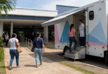 Defensoria recebe unidade do Hospital de Amor para exames sem agendamento Exames do Hospital de Amor em unidade móvel durante ação de saúde em Rondônia
