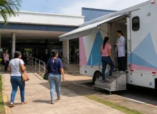 Defensoria recebe unidade do Hospital de Amor para exames sem agendamento Exames do Hospital de Amor em unidade móvel durante ação de saúde em Rondônia