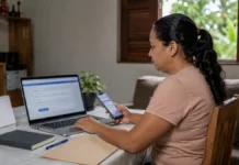 Minha Casa Minha Vida abre pré-inscrição para 90 casas em Guajará-Mirim Moradora faz pré-inscrição no Minha Casa Minha Vida em Guajará-Mirim pelo computador.