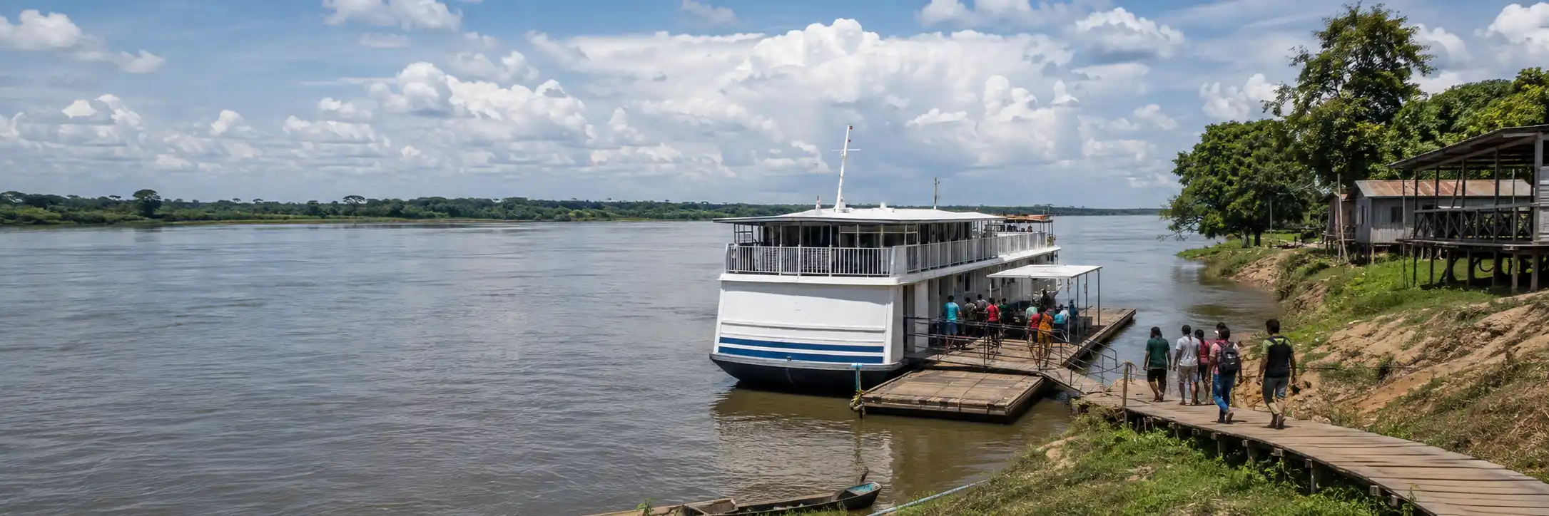 PREVBarco atracado em Costa Marques PREVBarco em Rondônia atracado em Costa Marques para atendimento previdenciário do INSS.