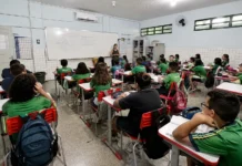 Porto Velho convoca 51 professores temporários para a rede municipal Sala de aula representa os professores convocados para a rede municipal de Porto Velho.