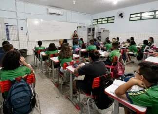 Porto Velho convoca 51 professores temporários para a rede municipal Sala de aula representa os professores convocados para a rede municipal de Porto Velho.