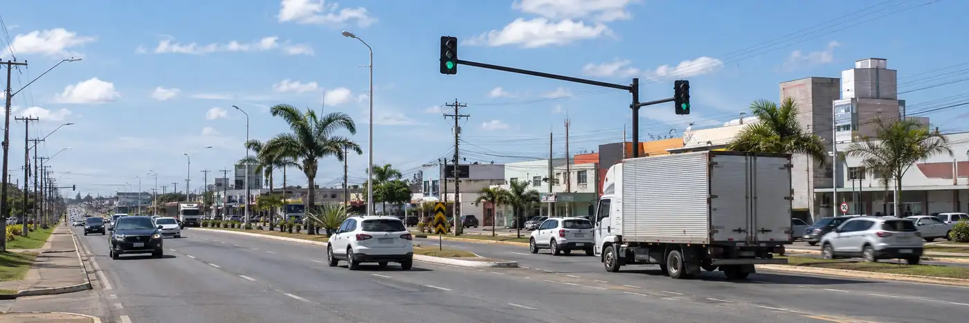 Trânsito na BR-364 em Vilhena Trânsito e semáforos na BR-364 em Vilhena no trecho urbano da rodovia