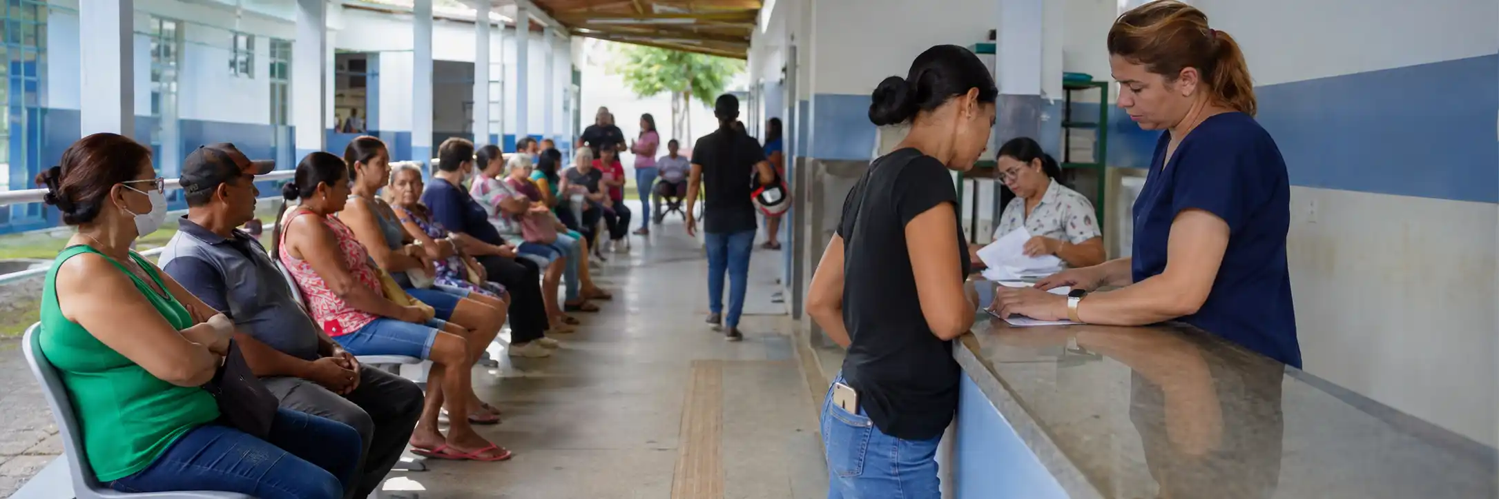Consultas no Bairro Nacional em corredor de atendimento da USF Ronaldo Aragão, em Porto Velho.