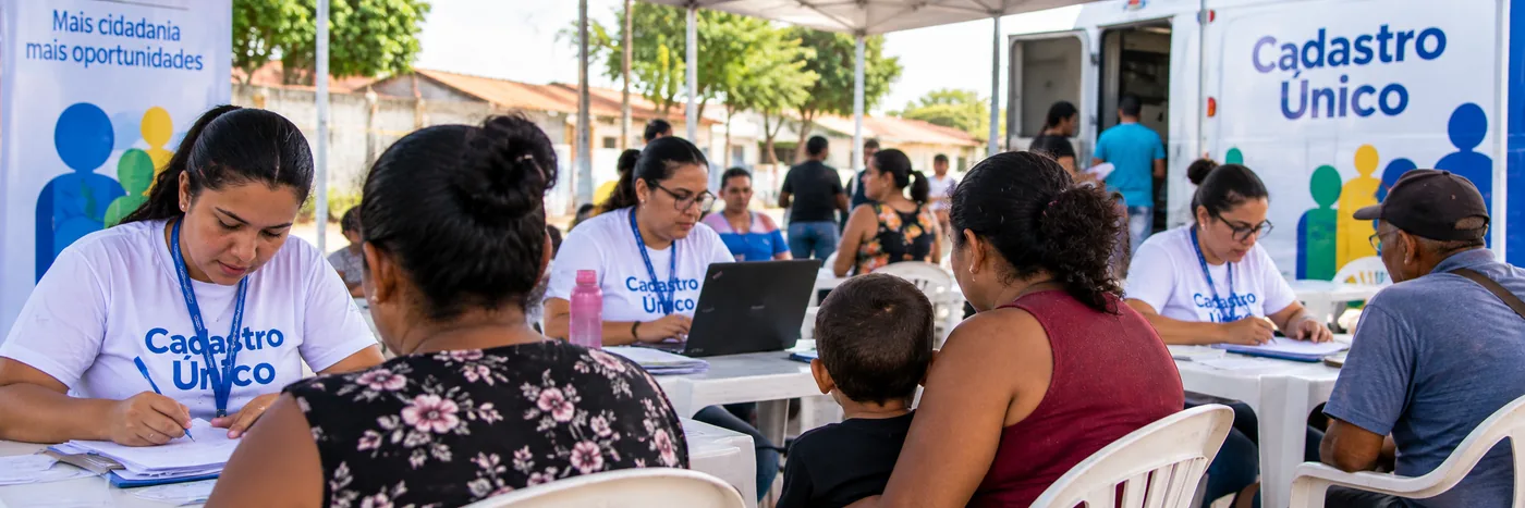 Atendimento do CadÚnico no Cristal da Calama Atendimento comunitário do CadÚnico com moradores do Cristal da Calama em Porto Velho