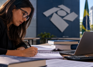 Receita Federal avança em concurso com 146 vagas e prepara escolha da banca Concurso da Receita Federal com 146 vagas em fase de preparação da banca
