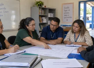 Porto Velho prepara escola cívico-militar municipal; local ainda será escolhido Escola cívico-militar em Porto Velho em fase de planejamento com profissionais da educação analisando documentos