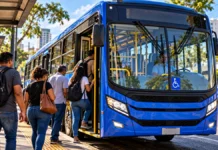 Ônibus gratuito nas eleições: Porto Velho terá tarifa zero das 5h às 18h Ônibus gratuito nas eleições em Porto Velho com passageiros embarcando no transporte coletivo urbano