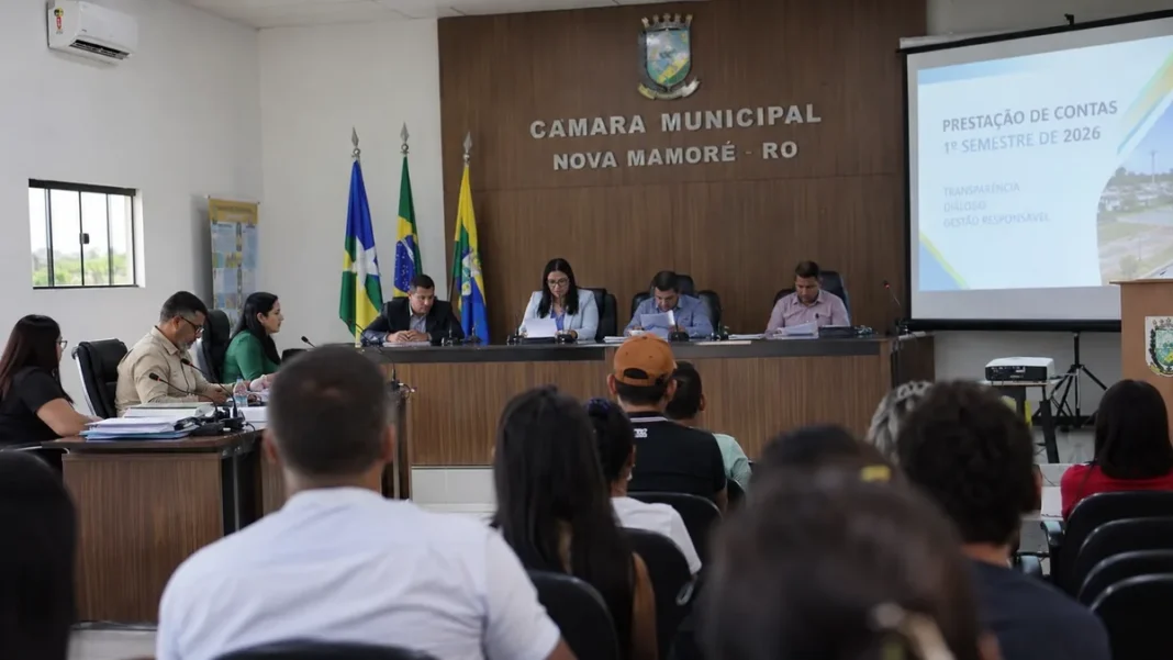Prestação de contas em Nova Mamoré Audiência pública de prestação de contas em Nova Mamoré com participação de moradores na Câmara Municipal