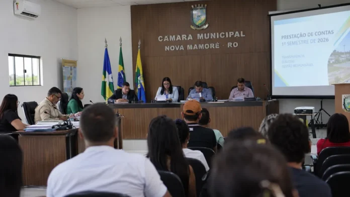 Prestação de contas em Nova Mamoré Audiência pública de prestação de contas em Nova Mamoré com participação de moradores na Câmara Municipal