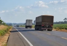 Rota Agro Central leva trecho da BR-364 em Vilhena a leilão em dezembro Rota Agro Central com caminhões na BR-364 em trecho de Vilhena incluído no edital de concessão