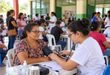 Bom Futuro terá serviços gratuitos neste fim de semana; confira os horários Imagem ilustrativa de atendimento comunitário durante ação de serviços gratuitos em Bom Futuro, Ariquemes