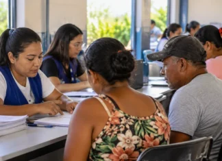 Cadastro Único inicia atendimentos no distrito de Abunã, em Porto Velho Imagem ilustrativa de Cadastro Único Abunã, com famílias recebendo orientação em ambiente de atendimento socioassistencial.