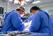 Rondônia amplia cirurgias ortopédicas e estima capacidade de até 990 por mês Cirurgias ortopédicas em Rondônia em composição editorial sobre novo fluxo no João Paulo II e Hospital de Retaguarda