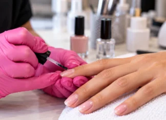Anvisa manda recolher produtos para unhas que prometem eliminar fungos e bactérias Produto para unhas recolhido pela Anvisa após alegação contra fungos e bactérias no rótulo