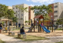 Porto Velho prevê lazer e melhorias em nove residenciais Área de lazer infantil em conjunto habitacional, em imagem ilustrativa sobre o Programa Comunidade Viva e as melhorias previstas em Porto Velho.