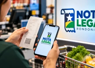 Nota Legal Rondoniense sorteia R$ 160 mil em 29 de outubro; veja como concorrer Sorteio Nota Legal ilustrado por consumidora com nota fiscal e celular em um supermercado de Rondônia