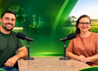RuralCast: Elba Araújo fala da reforma tributária no agro Reforma tributária no agro: composição ilustrativa de entrevista no RuralCast, com apresentador e convidada diante de microfones e cenário rural ao fundo.